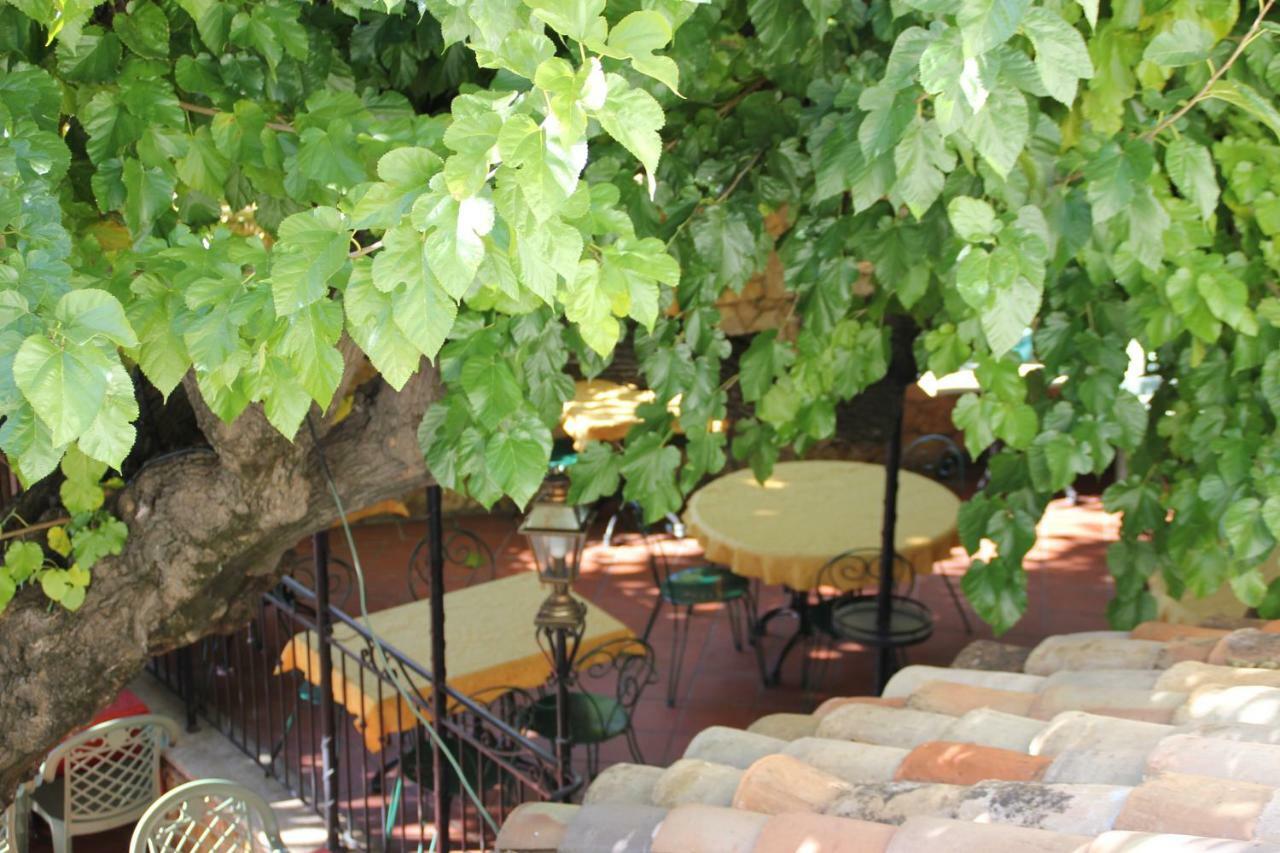 Le Provencal Hotell Aups Exteriör bild