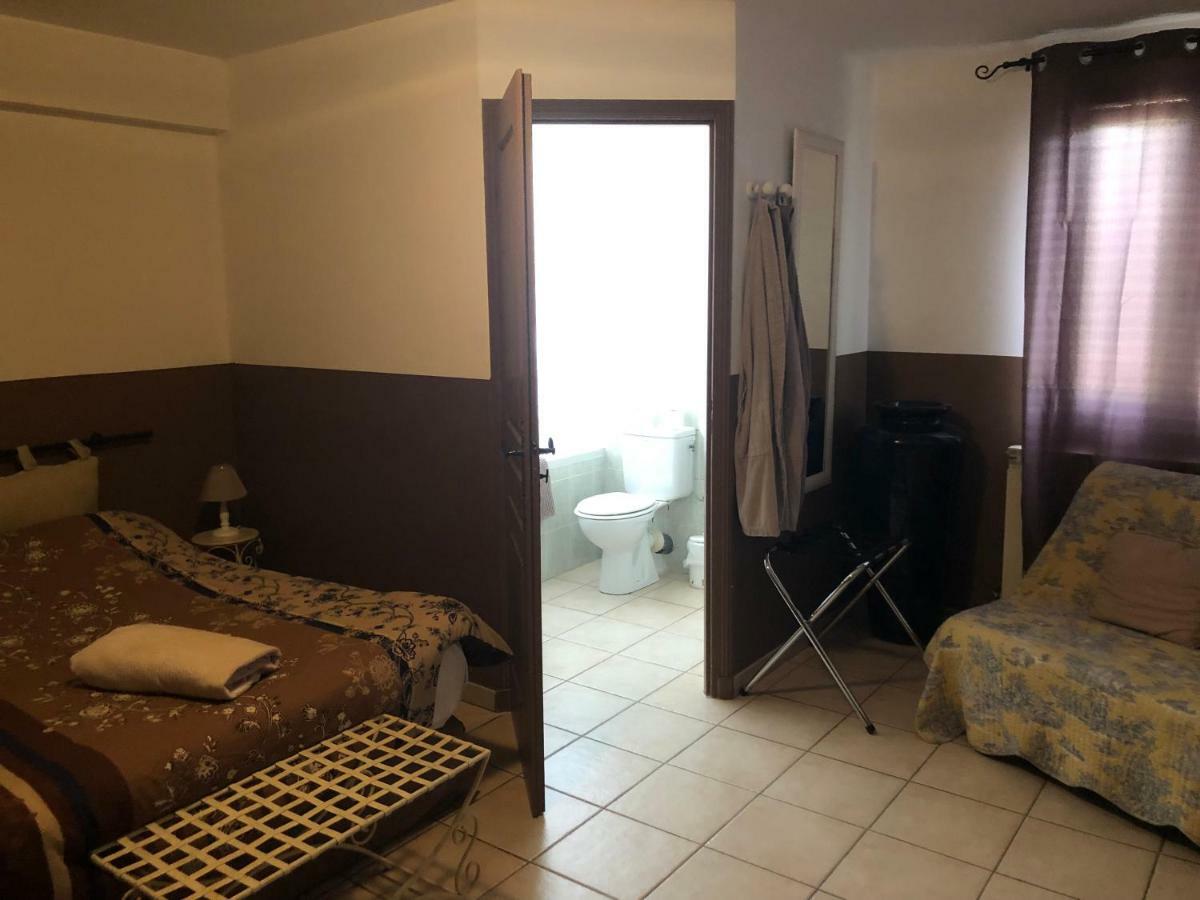 Le Provencal Hotell Aups Exteriör bild