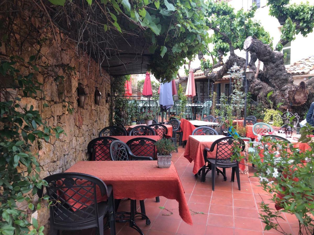 Le Provencal Hotell Aups Exteriör bild
