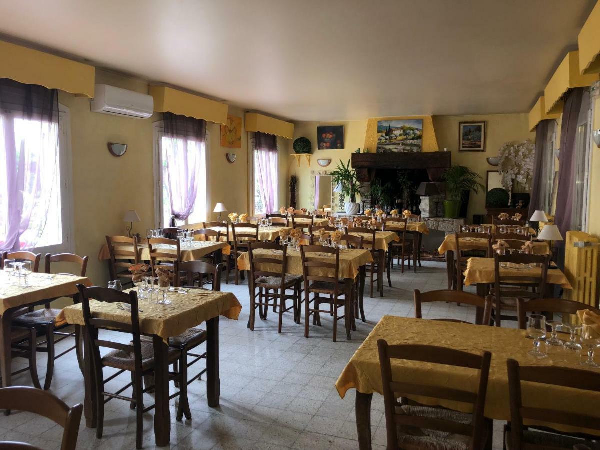Le Provencal Hotell Aups Exteriör bild