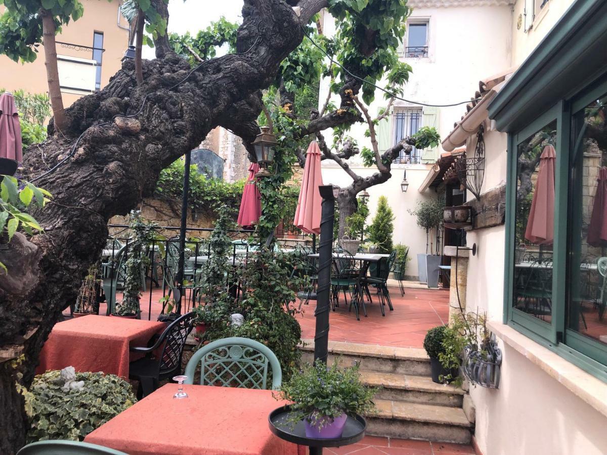 Le Provencal Hotell Aups Exteriör bild